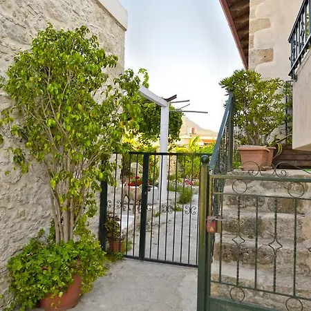 Picturesque Traditional Stone House Villa Platanos  Room photo